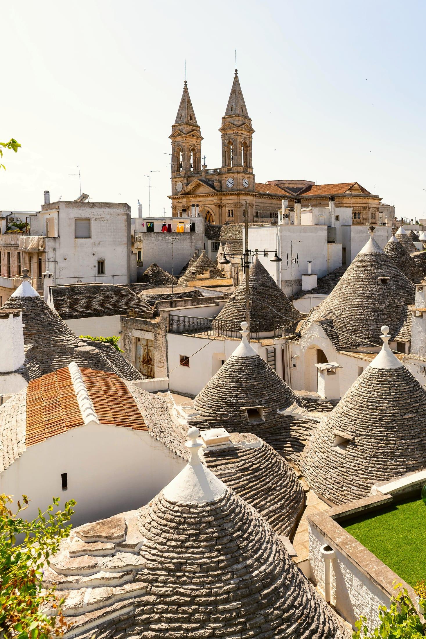 I coni dei trulli e i campanili della Basilica, visti da Palazzo Scotto